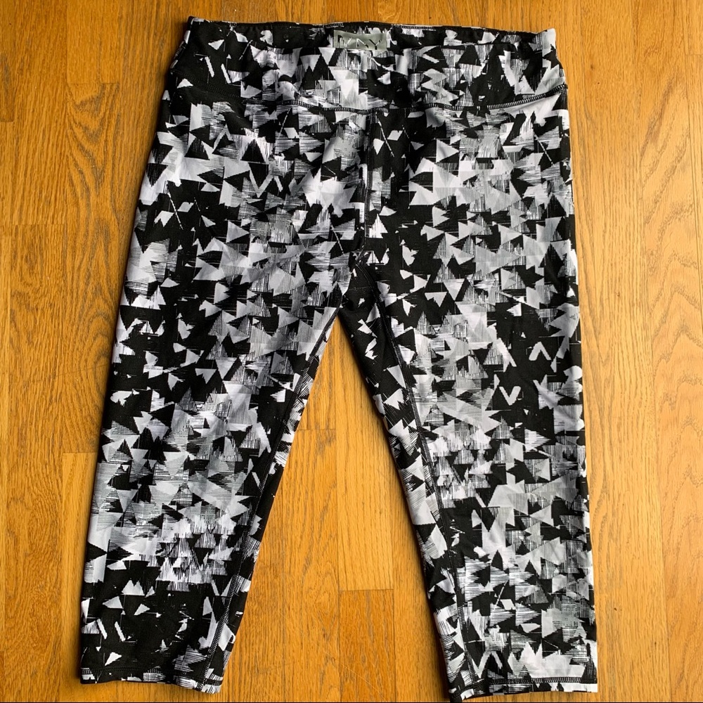 Marc New York Andrew geometric leggings 1x crops capris